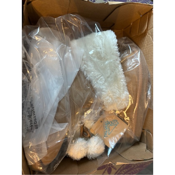 NEW boots with Pom Poms 🤎 - Picture 4 of 6